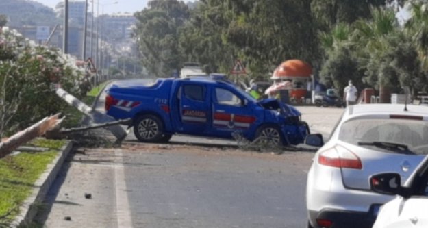 Alanya'da jandarma aracı kaza yaptı