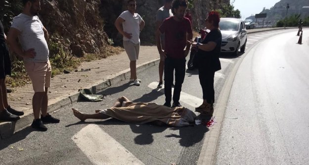 Alanya'da motosikletten düşüp kafasını kaldırıma çarpan sürücü öldü