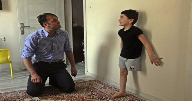 Bir babanın boğazını düğümleyen soru: “Baba bacağım yok. Koşabilecek miyim?”