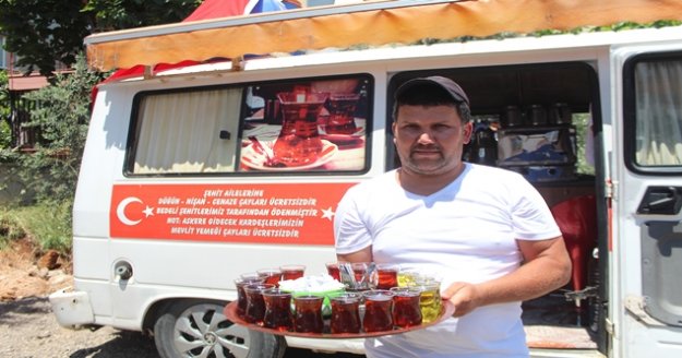 Şehit cenazelerinde yaptığını gören ‘Seni kim gönderdi? Bir dernek üyesi misin?’ diye soruyor