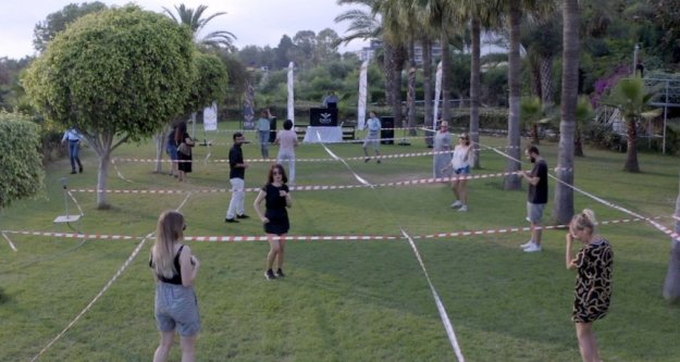 Türkiye'nin ilk sosyal mesafeli partisi Alanya'da yapıldı