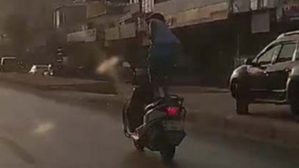 Alanya'da motor üzerinde pes dedirten görüntüler