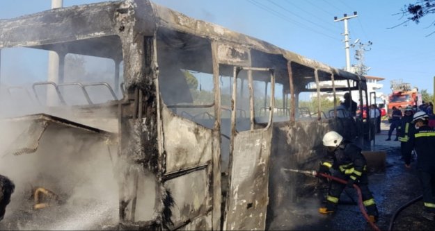 Alanya'da otobüs cayır cayır yandı