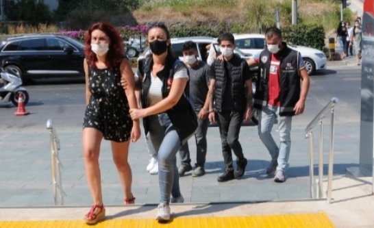 Alanya'da yolcu otobüsündeki 16 kg esrar narkotik köpeğine takıldı