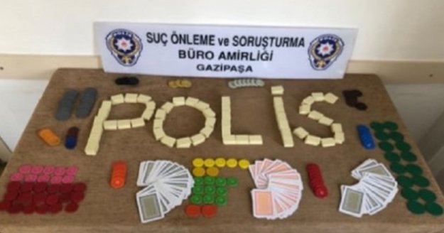 Gazipaşa'da kumar oynayan 5 kişiye 15 bin TL para cezası