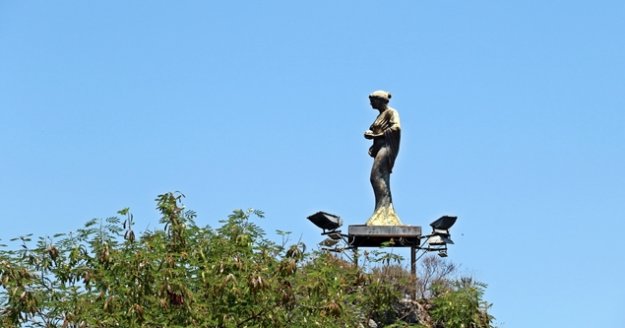 Hava şartlarına yenik düşen Altın Portakal heykelleri yenilenecek
