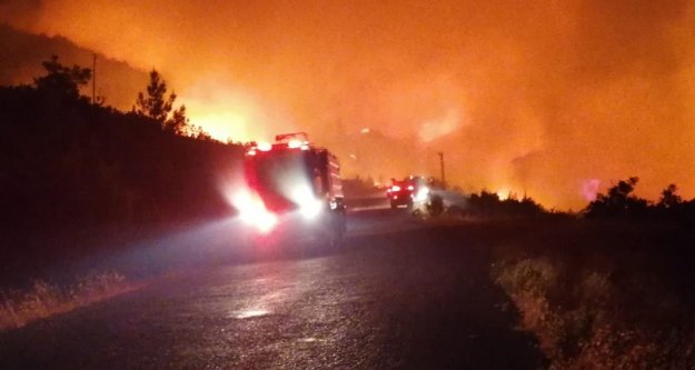 Komşu alev alev yanıyor! Yerleşim yerleri tehdit altında
