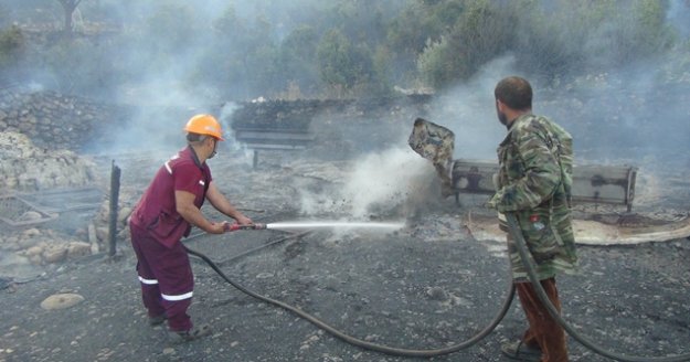 Orman yangınında ağılları yanan vatandaş gözyaşlarına hakim olamadı
