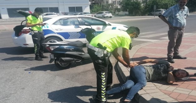 Ticari araca çarpmamak için motosikletini devirdi: 2 yaralı