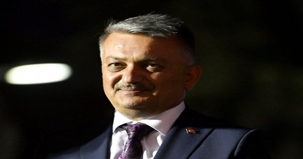 Vali Yazıcı: "O karanlık geceyi unutmayacağız, daima uyanık olacağız, uyanık kalacağız"