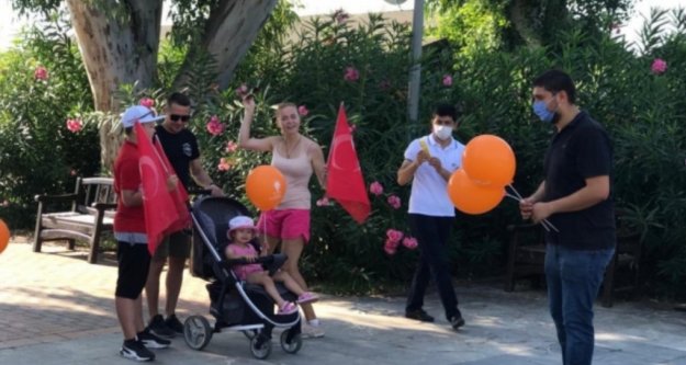 Alanya Ak Gençlik'ten bayrak ve balon jesti