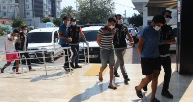 Alanya'da 2 ayrı uyuşturucu operasyonunda 3 tutuklama