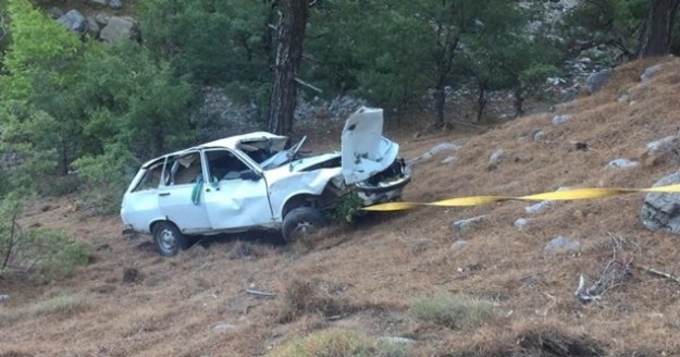 Alanya'da aracıyla uçuruma yuvarlanan sürücü öldü