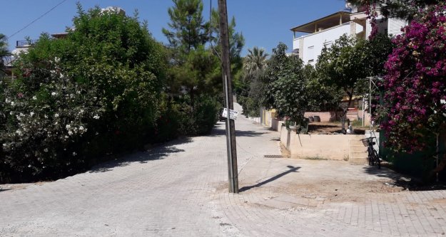 Alanya'da ilginç direk! Kaldırmak için facia mı bekleniyor?