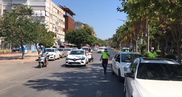 Alanya'da kurallara uymayan sürücüler polise takıldı