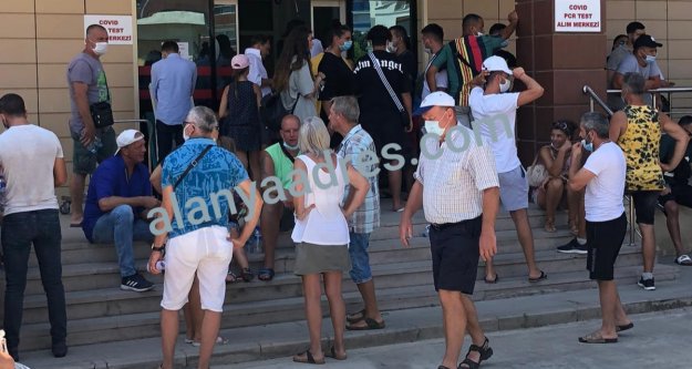 Alanya'da pes dedirten kare! Covid-19 test kuyruğu