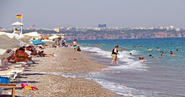 Dünyaca ünlü sahilde ‘2M-2E’ başlıklı korona virüs uyarısı