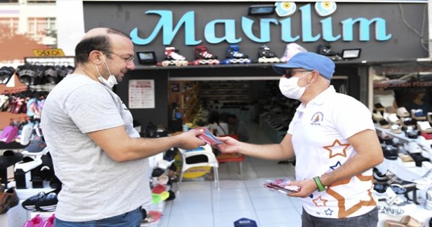 Esnafa 10 bin Türk bayrağı