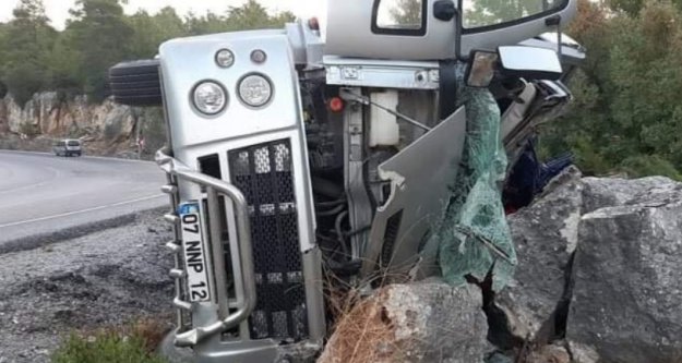 Freni patlayan kamyondan atladı, feci şekilde can verdi