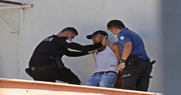 Madde bağımlısı genç evi savaş alanına çevirip yakmaya çalıştı