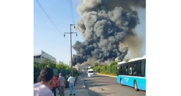Soğuk hava deposu üretimi yapılan fabrikada korkutan yangın