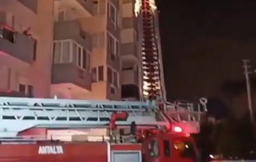 Alanya'da 10. katta yangın paniği