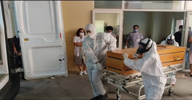 Alanya'da koronaya yenik düşen ebenin cenazesi memleketine gönderildi