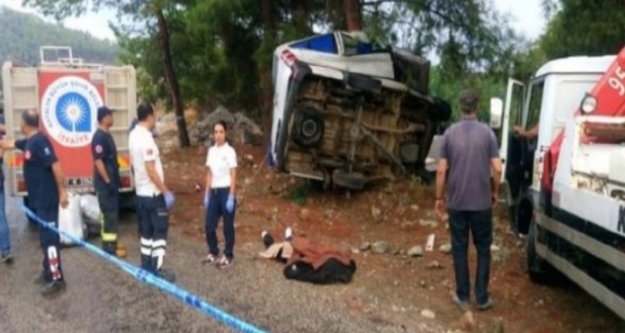 Alanya'da tur minibüsü devrildi: 6 turist yaralı