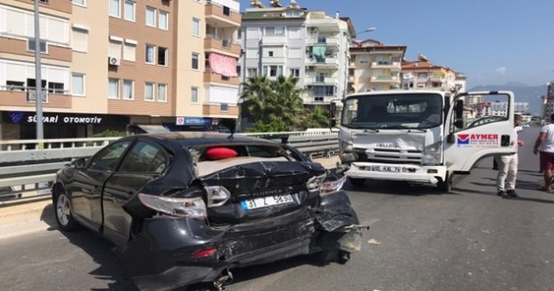 Alanya’da feci kaza: 2 yaralı