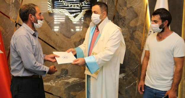 ALKÜ'de yürek yakan diploma töreni