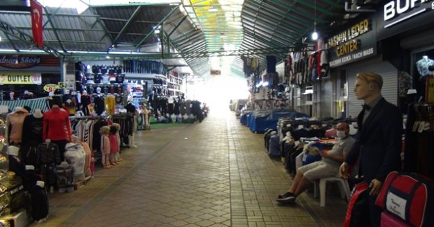 Bekçinin izin gününü öğrenen hırsızlar esnafı bezdirdi