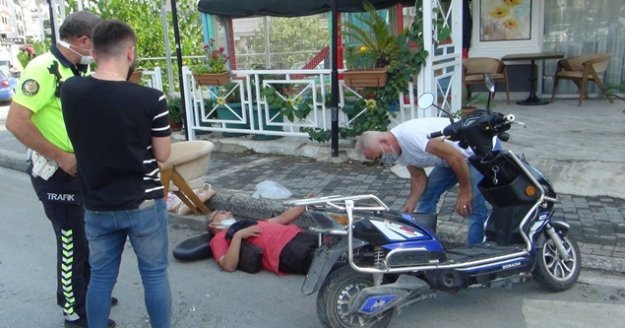 Gözlerinin önünde yaşanan kaza sonrası yaralıya ilk müdahaleyi yaptı