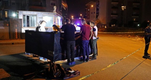 Ortağını sokak ortasında 3 bıçak darbesiyle öldürdü