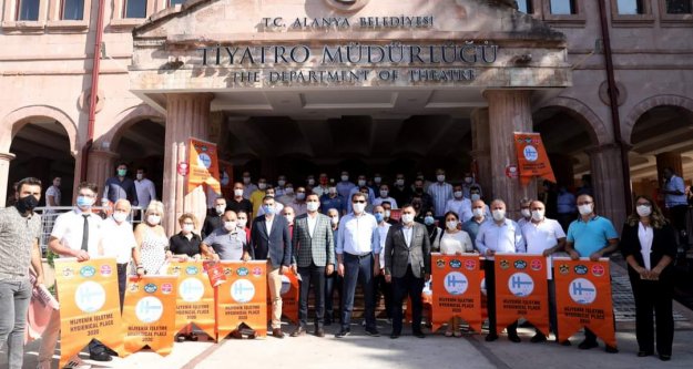 Alanya'da 17. Turuncu Bayrak hijyenik işletme ödülleri sahiplerini buldu