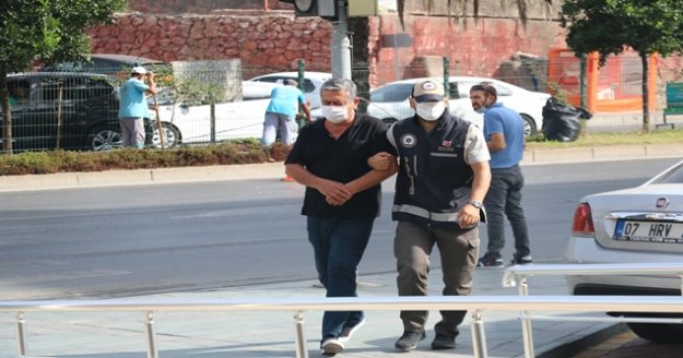 Alanya'da  70’lik dede evde sahte içki üretimi yaparken yakalandı