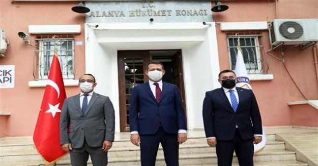 Alanya'da Cumhuriyet'in 97.yaşı coşkuyla kutlandı