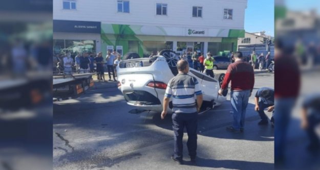 Alanya'da feci kaza! Otomobil takla attı