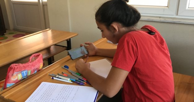 Gazipaşa'da mahallede internet yok diye şikayet etmedi, 20 bin liralık yatırımla uzaktan eğitimi yakına getirdi