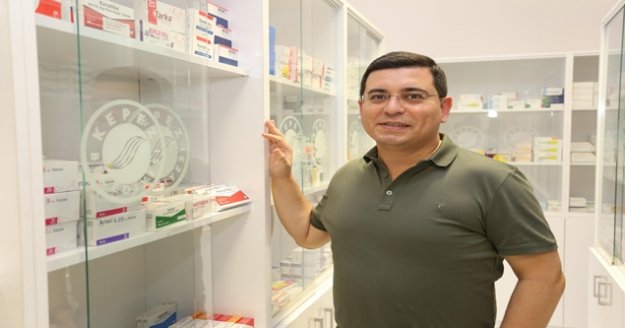 Halk eczanesi 7 yıldır sosyal güvencesi olmayan ihtiyaç sahiplerine üçretsiz ilaç veriyor