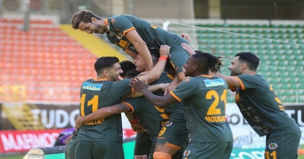 Lider Alanyaspor'dan en iyi sezon başlangıcı