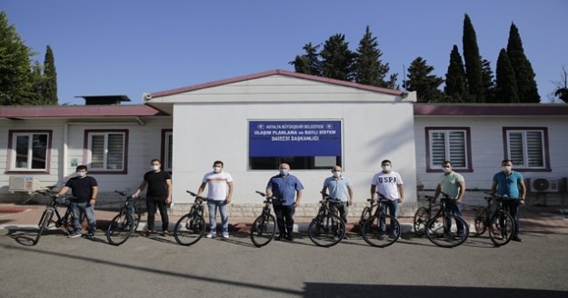 Mühendisler ve şehir plancılarından oluşan bisiklet timi görevde