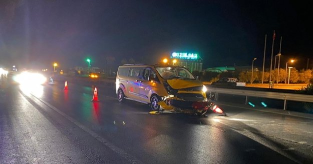 Ticari taksiyle motosiklet çarpıştı: 2 yaralı