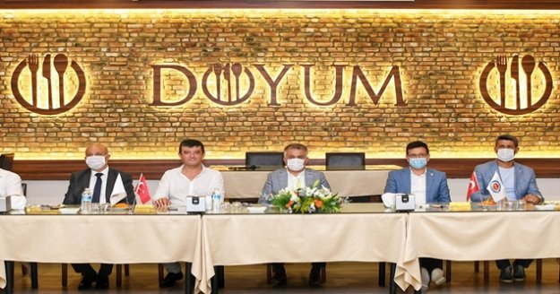 Vali Yazıcı: "Örtü altı üretimde ticari değeri yüksek ürünlere yönelmeliyiz."