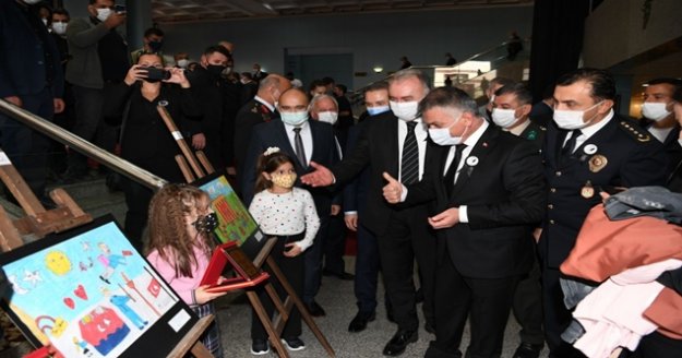 10 Kasım resim, şiir, kompozisyon yarışmasında dereceye girenlere ödülleri verildi