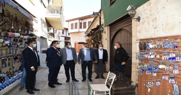 AESOB Başkanı Dere, Kaleiçi esnafının sıkıntılarını dinledi