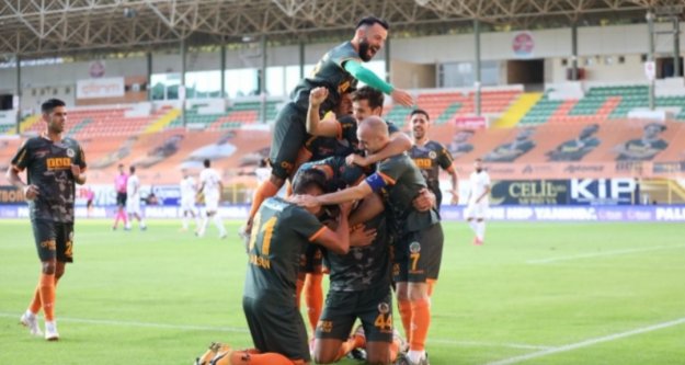 Alanyaspor'un performası şampiyonluk oranlarını değiştirdi