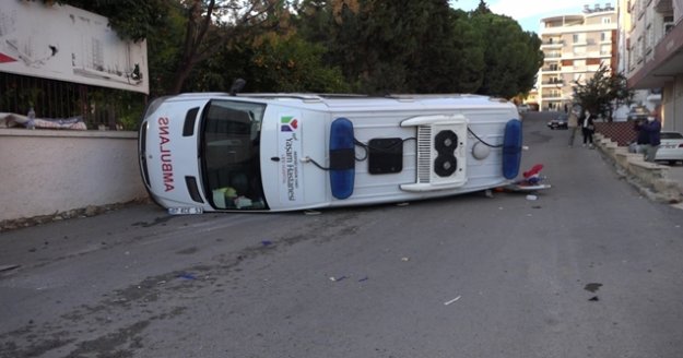 Antalya'da ambulans kazası: 1 hemşire yaralı