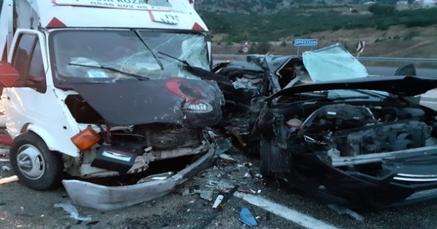 Antalya -Korkuteli yolunda trafik kazası:1 ölü, 4 yaralı