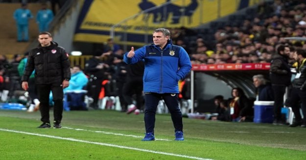 Antalyaspor, Ersun Yanal ile 3.5 yıllığına anlaştı