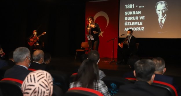 Atatürk Alanya'da saygı duruşu, şiir ve türkülerle anıldı